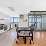 Sky View 2B1B@Burwood