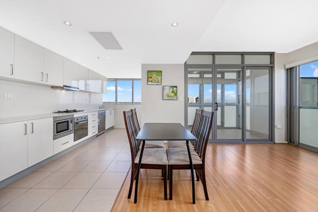 Sky View 2b1b@burwood * Sydney